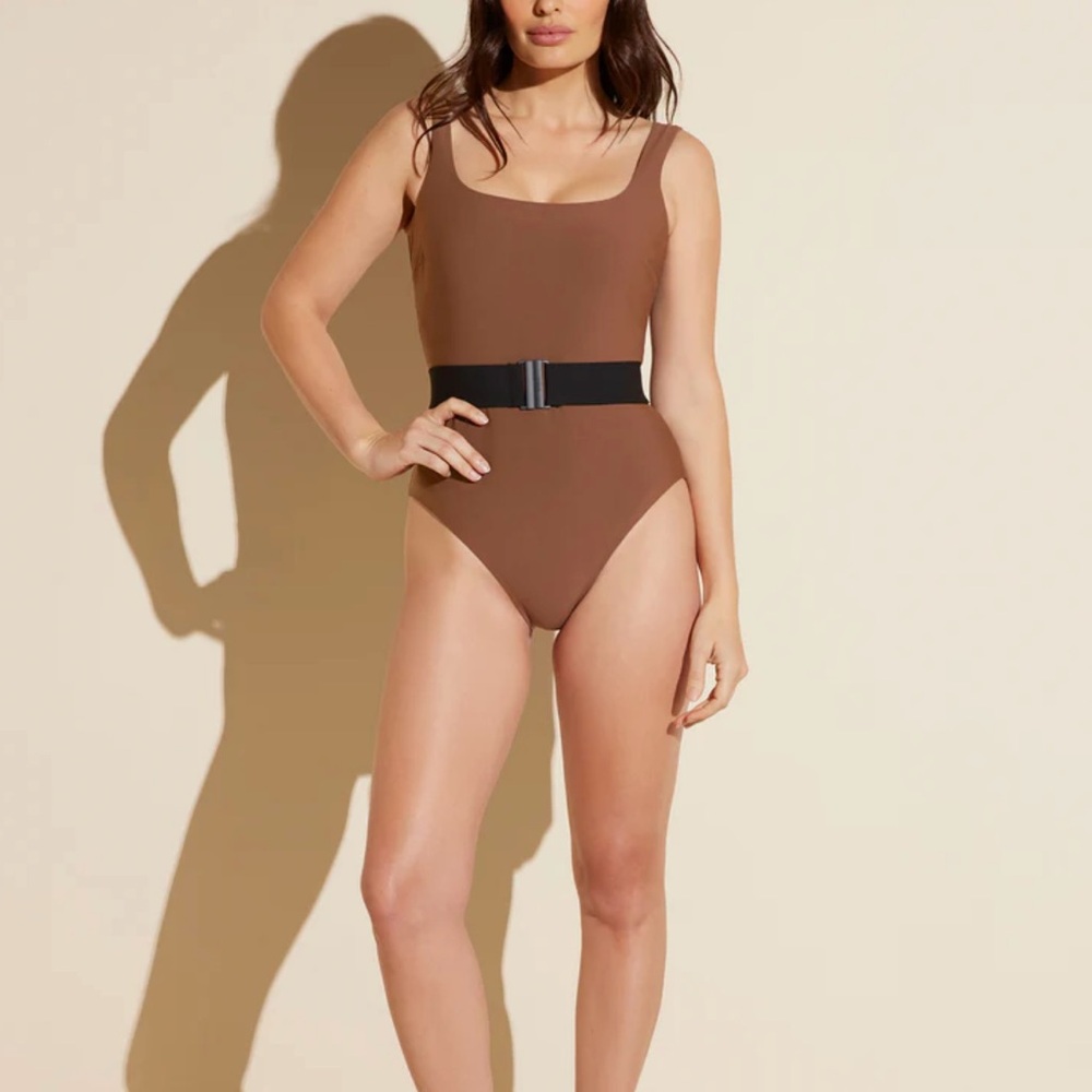 Stylest Dreamsculpt Square Neck with Belt!
